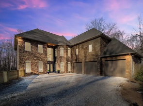 2 Mi to Beech Mtn Resort! 8,000-sq-ft Luxe Escape