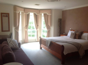 Montfort Manor