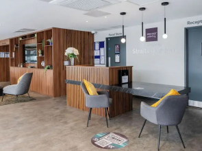 Students Only Straits Egham - 40 mins to Waterloo - Direct Bus to Heathrow