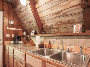 The Simple Life Cabin Apartment 2
