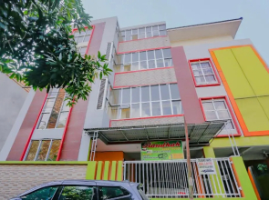 RedDoorz Syariah at Jalan Pramuka