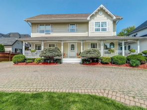 Abagale's Victorian Hot Tub and Suites