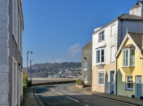Apartment in Beaumaris Near the Coastline