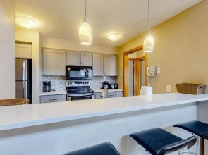 2 Bedroom Montezuma Condo at Lakeside Village - Shuttle to Slopes!