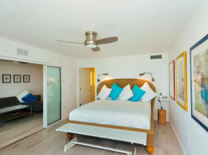 Land's End 403 Building 6 Beautiful Beachfront Condo/Top Floor!