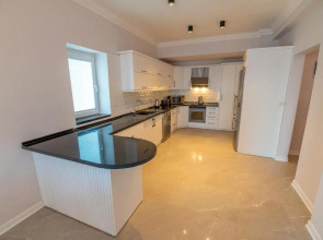 Beachfront Sari Villa Wi̇th Private Swimming Pool