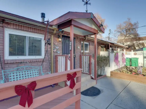 Close to Midtown! Cozy Reno 'river Cottage'
