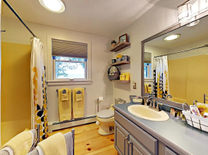 Nature Lover's Paradise 4 Bedrooms 2 Bathrooms Home