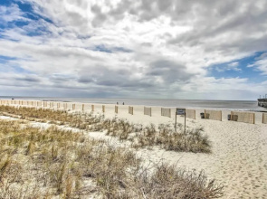 Coastal Oasis w/ Decks: Walk to Holden Beach!