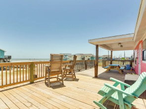 Oceanfront Deck: Surfside Beach Vacation Rental!