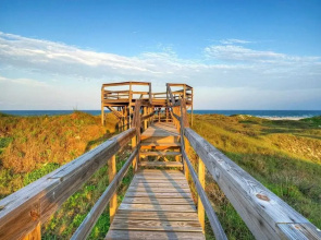 Beach Access Private Pool, Ping-pong, Firepit, Swings, & Views Tipsea Turtle