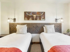 Snow King by Avantstay Close to the Slopes w/ Hot Tub!