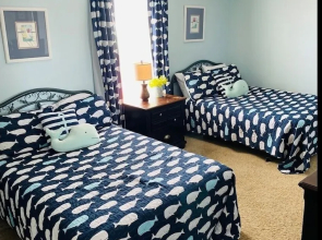 Pierview 5 Bedroom Home by RedAwning