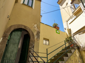Estate4home - Casa Cristina Yellow