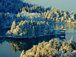 Jiutian Yunwu Mountain Villa