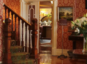 Arbutus Lodge