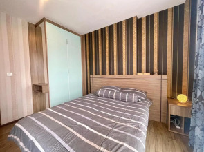 Simply Comfy Apartment by Patsamon