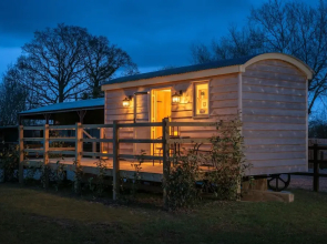 Hillside View Shepherds Hut