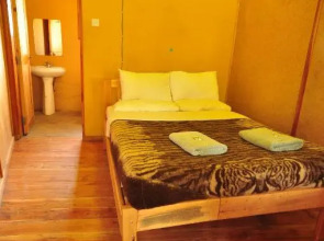 Naiberi River Campsite & Resort