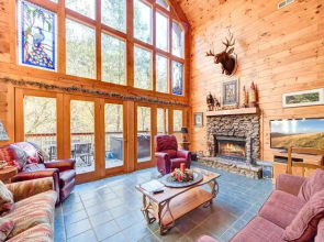 Rivers Edge, 3 Bedrooms, Sleeps 8, On Stocked Stream, Hot Tub, Grill