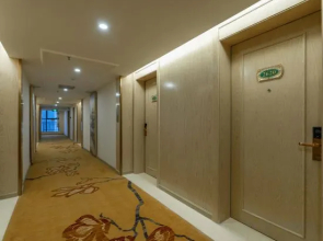 Vienna Hotel (Yichun High-speed Railway Station Wanda)