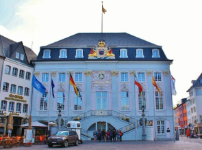 HOTEL83