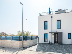 Amazing Home in Novigrad with Outdoor Swimming Pool, Hot Tub & WiFi