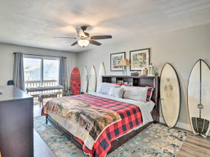 New Smyrna Beach Townhome, Walk to Bay Access!
