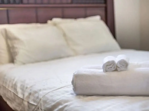Modern 1BR Getaway Walk to Niagara Falls