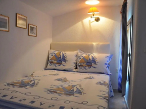 Yades elegant villa 2 minutes away from the beach