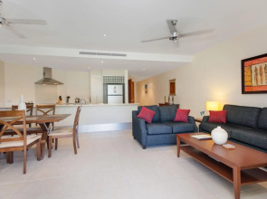 Peponi 2 - Beachfront Apartment