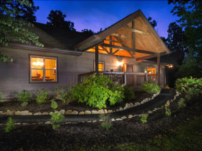 Riversound Romance 2 Bedroom Home with Hot Tub