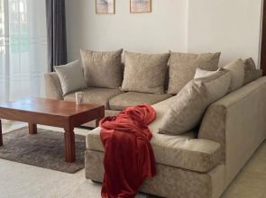Karim house, 2 bedroom apartment with king beds, balcony view and workspace in Kilimani Nairobi