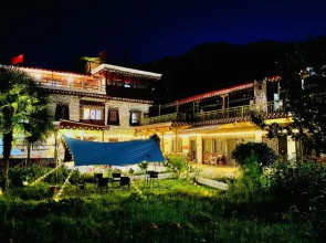 Danba yunshangzangjia Resdrt Hotel