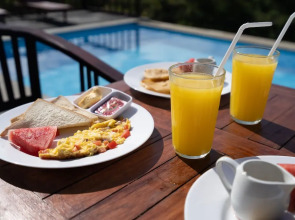 Pini Sentana Village