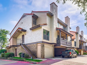 Cozy 2-story Condo Near Galleria in North Dallas!