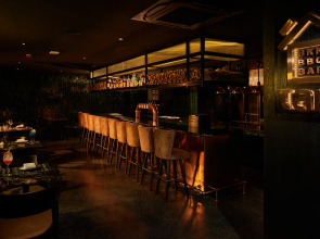 The Gravitique Hotel Khaosan