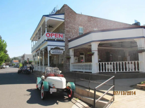 Jamestown Hotel