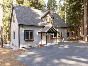 Sweet Pine by Avantstay Cozy Character Cottage in Tahoma