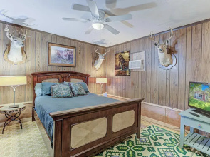 Kingsland Duo 2 Cottages in 1 w/ Lakeview!