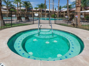 Days Inn by Wyndham Bakersfield