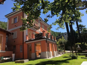 Gelsomino 1 apartment with lake view and beach