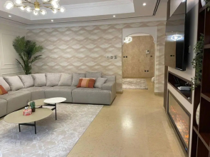 Cheerful 4-bedroom Villa With Shared Pool