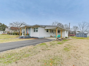 Charming Cave City Vacation Rental w/ Fire Pit!