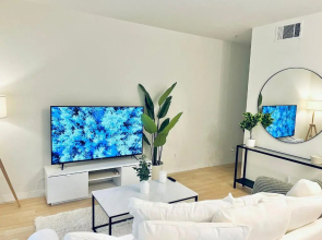 Lovely 2-story 2-bedroom unit with free secure parking