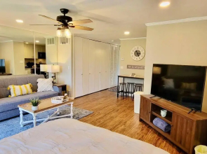 Lakeside Villa - Quite Location, walk to the pool and to the Country Club