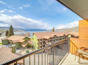 Walk to Lake Chelan: Top-level Waterfront Condo