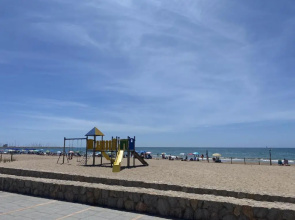R132 Apartment with air conditioner 50m from the beach