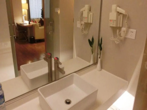 Orange Hotel Guangzhou Quzhuang Metro Station