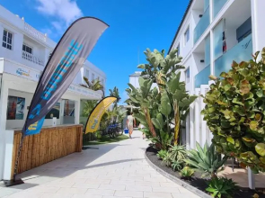 COOL Apartment NEAR Beach Pool & AC 1